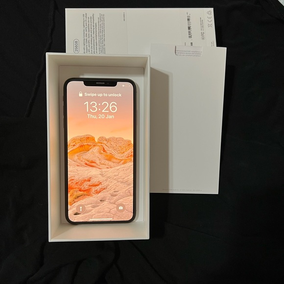 iPhone Xs max 256 factory unlocked  Used but excellent condition - Picture 6 of 7